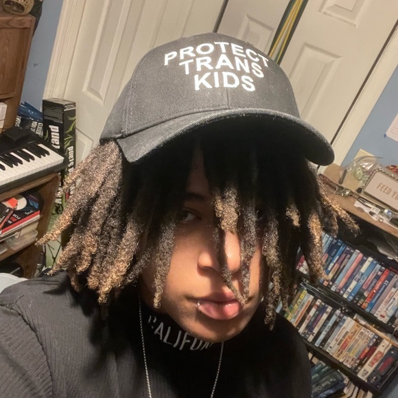 Meet your Posher, Tryn - Picture 3 of 6